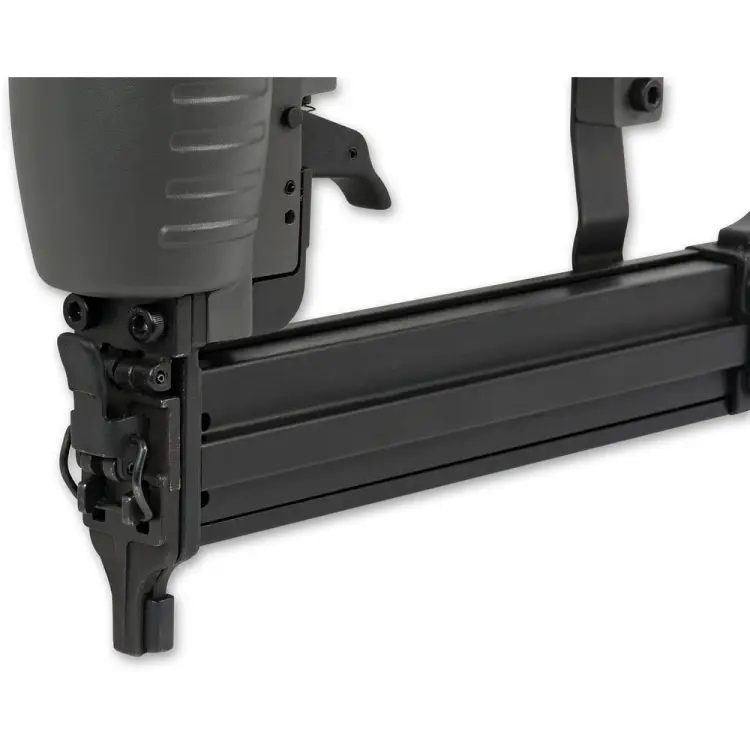 gwozdziarka-zszywacz-axminster-professional-ap1532ns-magazynek-i-mechanizm-wbijania-02